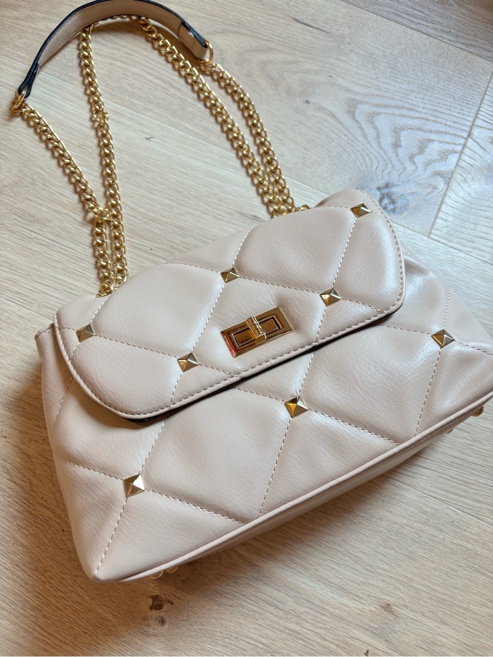Quilted Cream Chain Shoulder Bag with Gold Studs